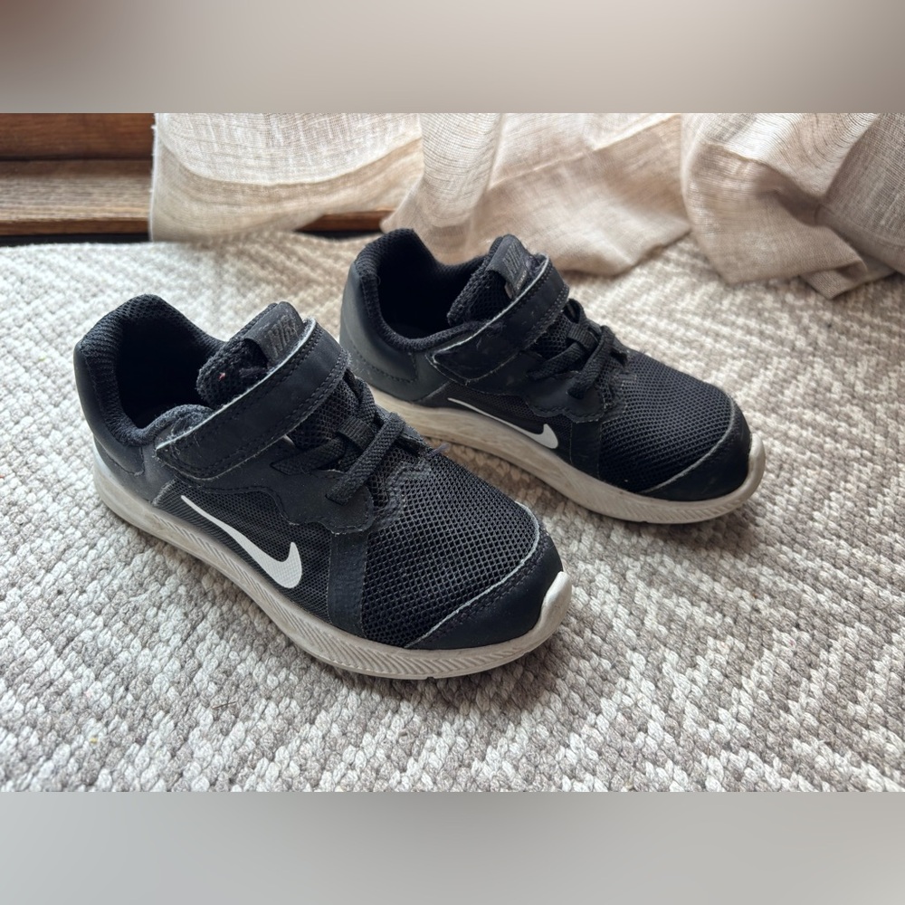 Toddler Nike Black and White Sneakers 🐼